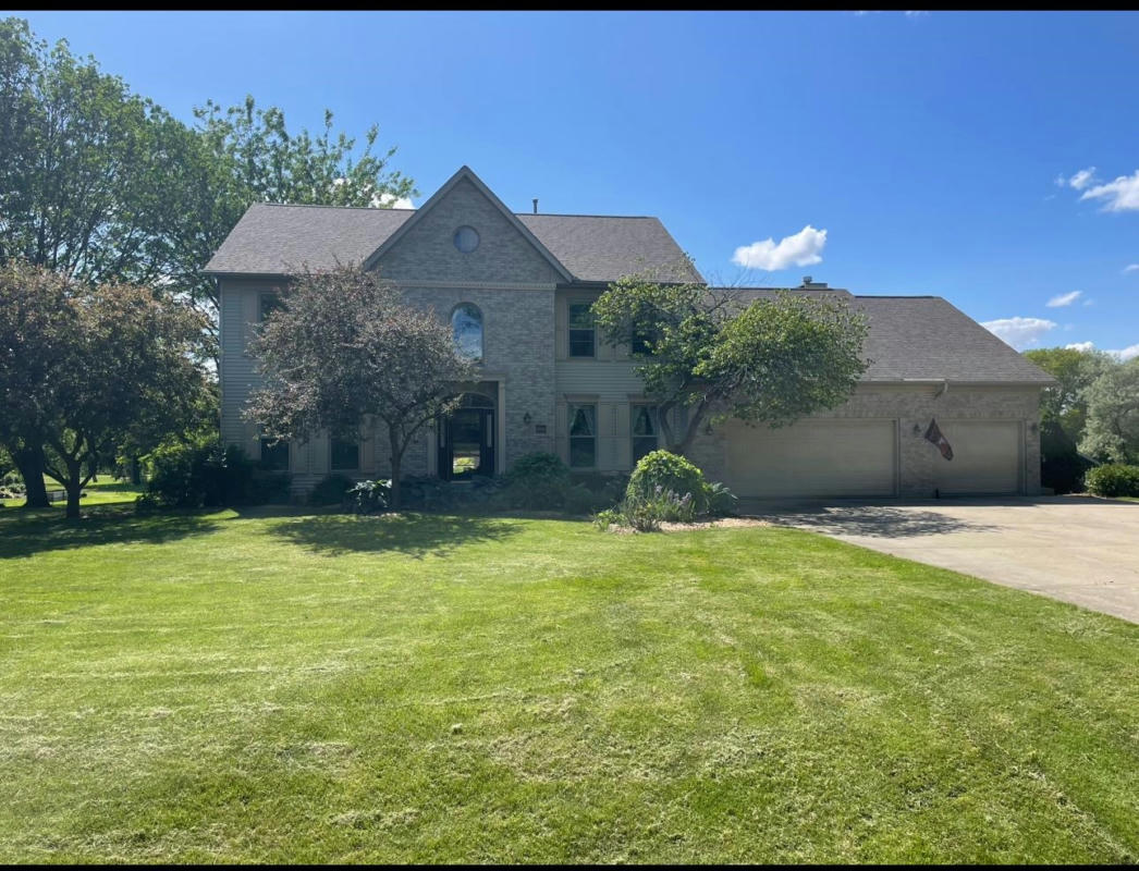 1424 COUNTRY CLUB LN, WATERTOWN, WI 53098 Single Family Residence For Sale  | MLS# 1978351 | RE/MAX