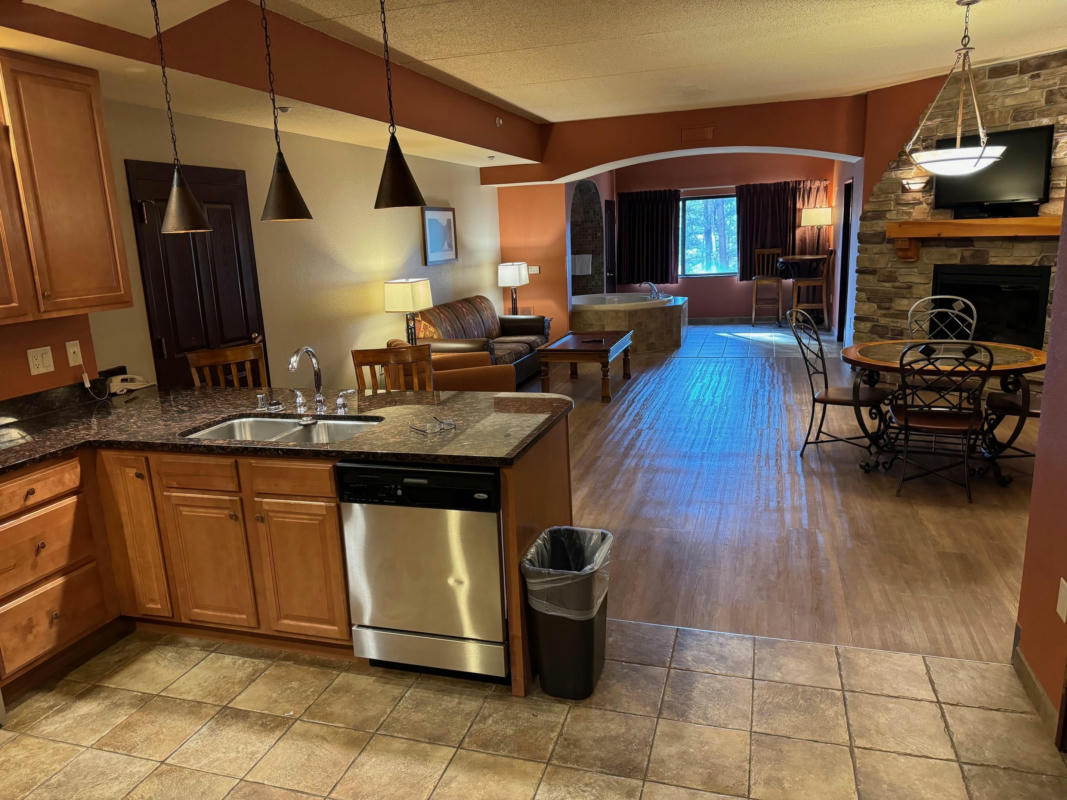 2411 RIVER RD # 2237, WISCONSIN DELLS, WI 53965, photo 1 of 40